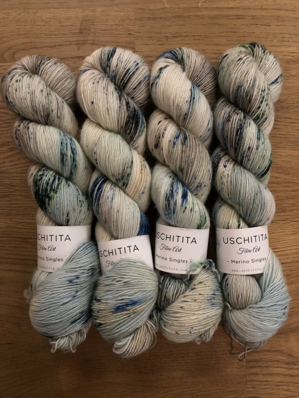 Uschitita Singles